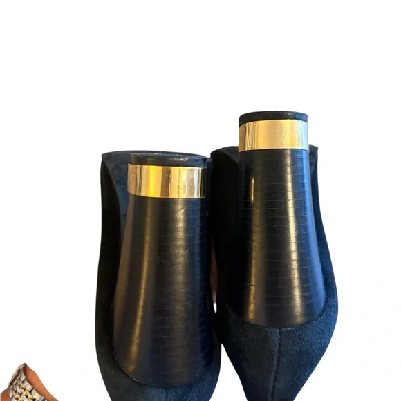 Tory Burch Black Heels with Gold Accent - Picture 14 of 15